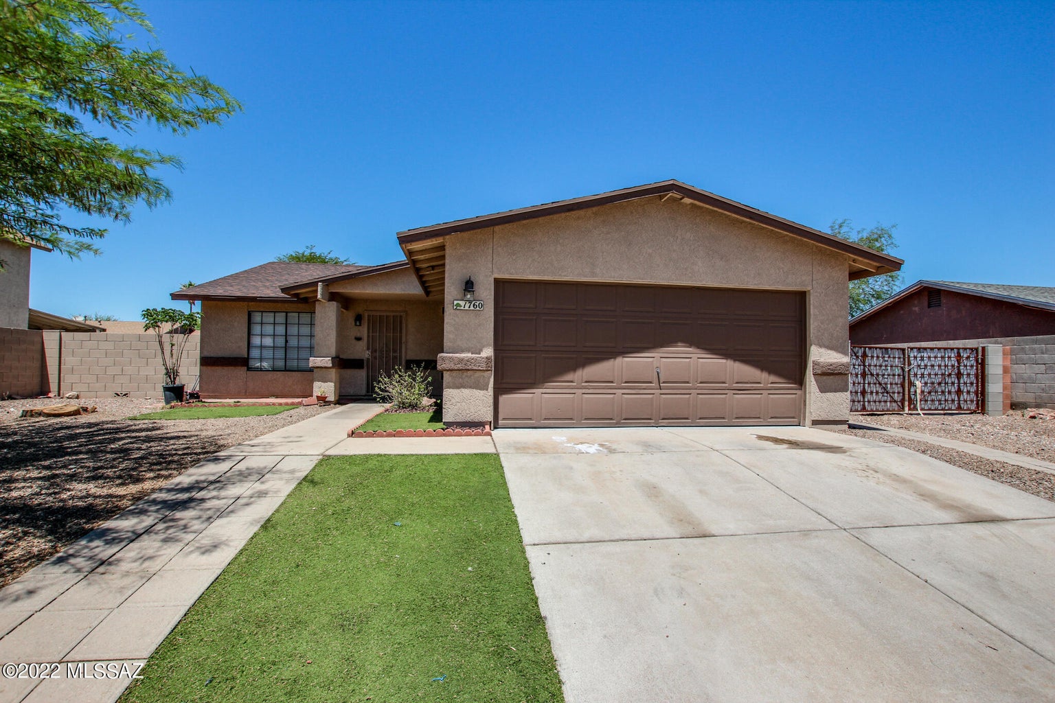 1760 W Mountain Oak Lane Lane - front