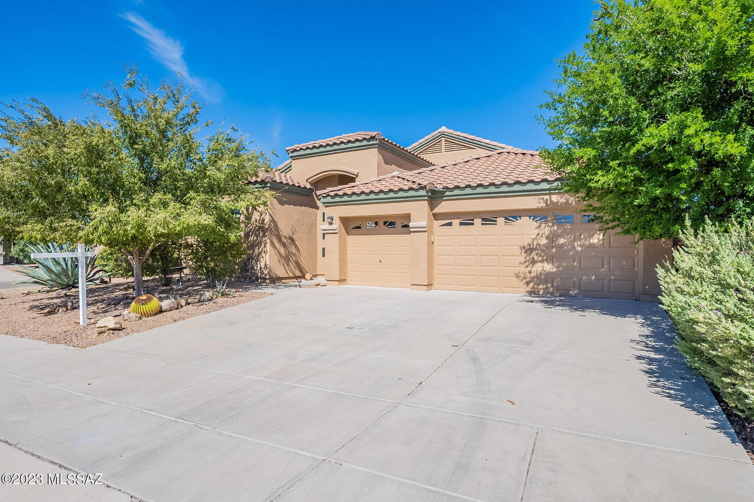 5766 W Desert Choir Rd - outside